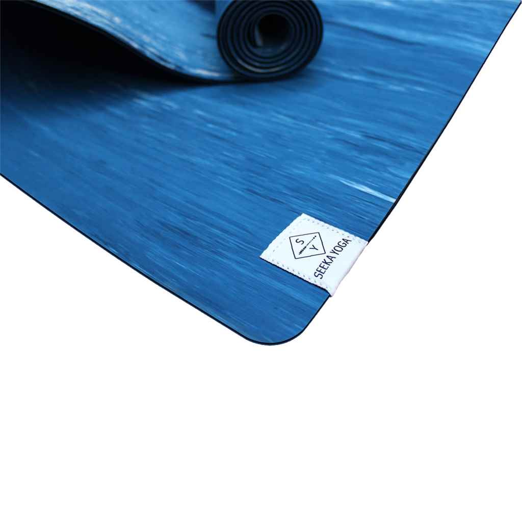 Blue yoga mat - nature